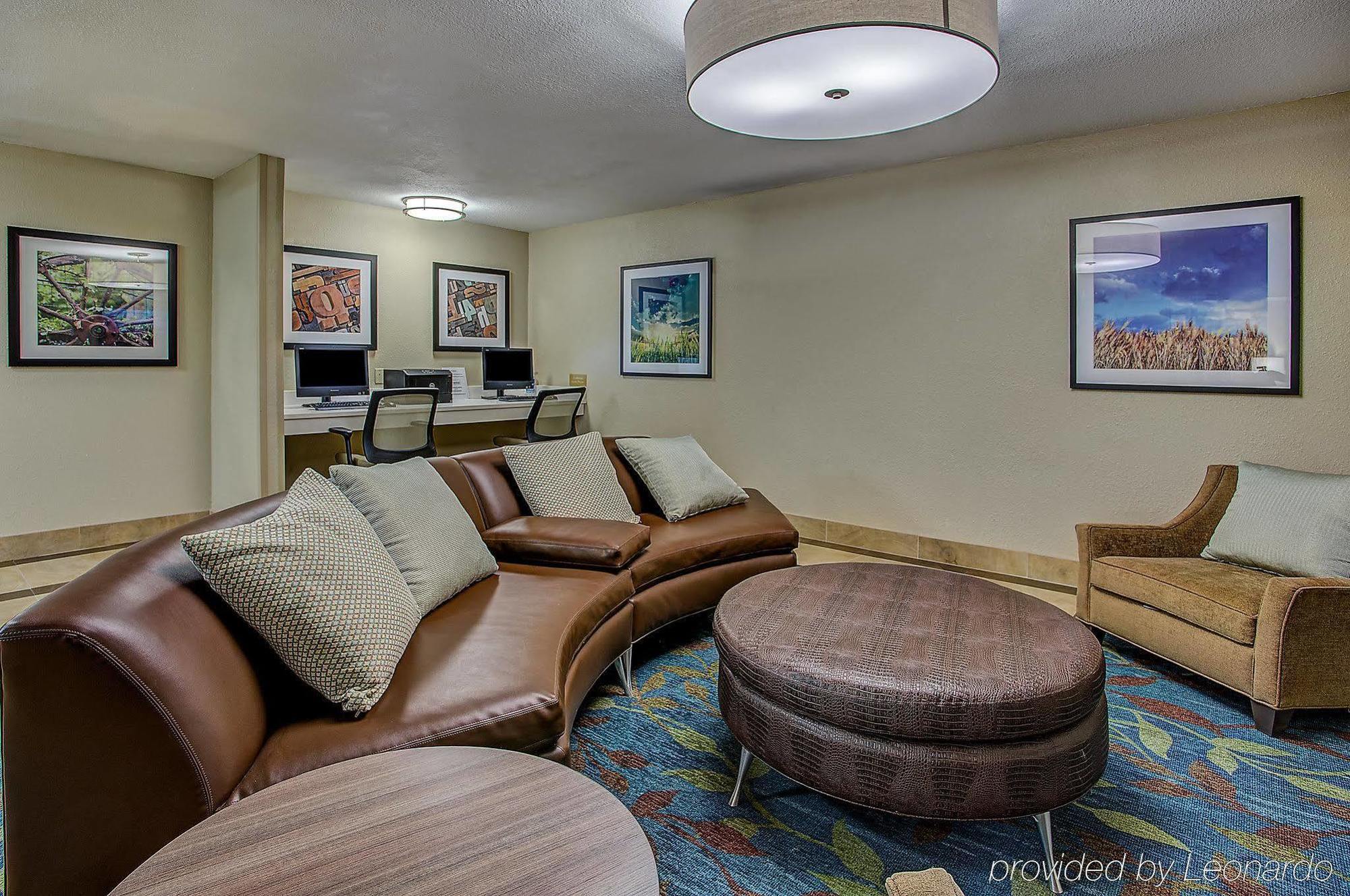 Hotel Candlewood Airport By Ihg 2*