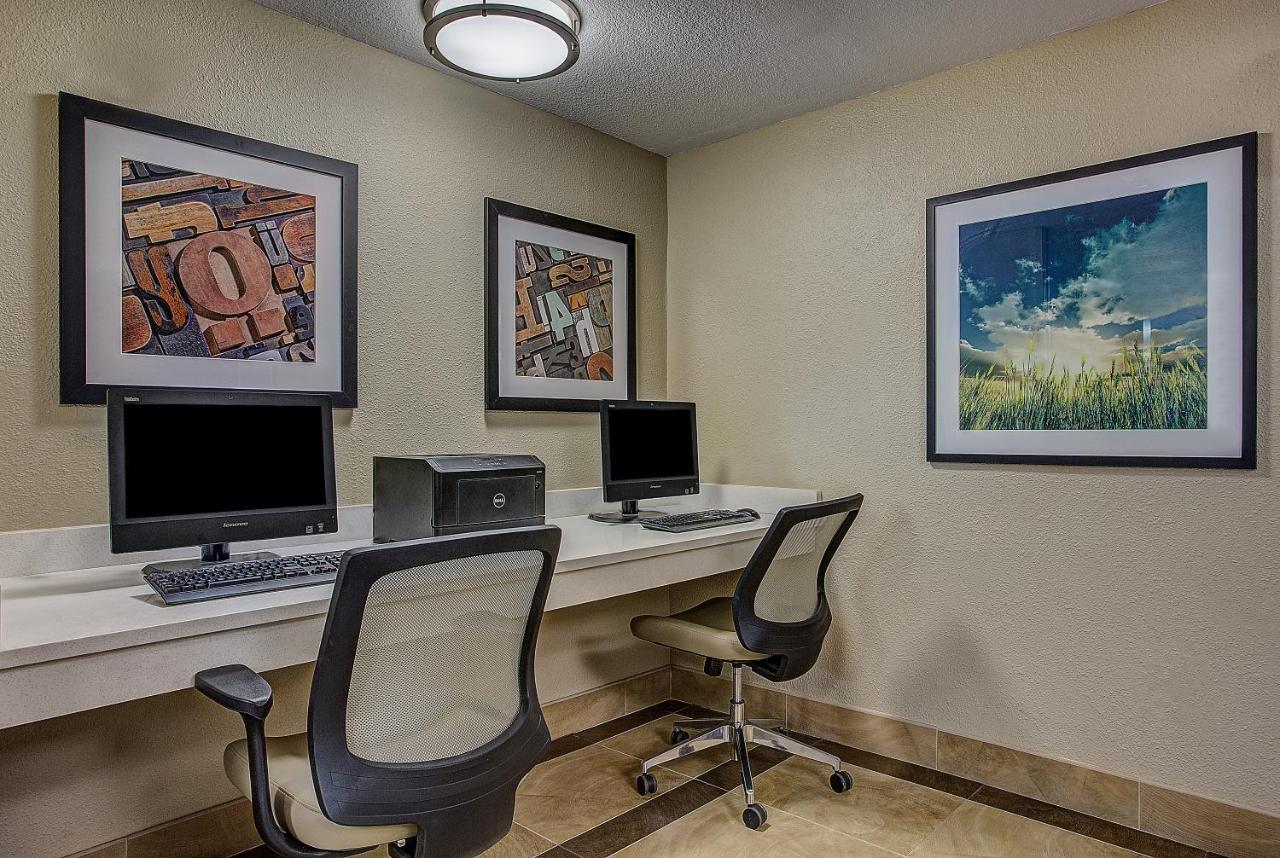 Hotel Candlewood Airport By Ihg 2*